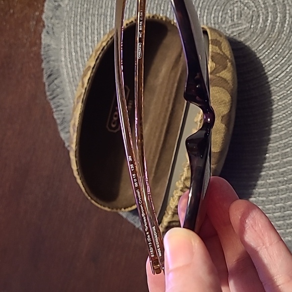 Coach HC 8076 L067 Laurin dark tortoise brown gradient sunglasses with clam case - Picture 11 of 14